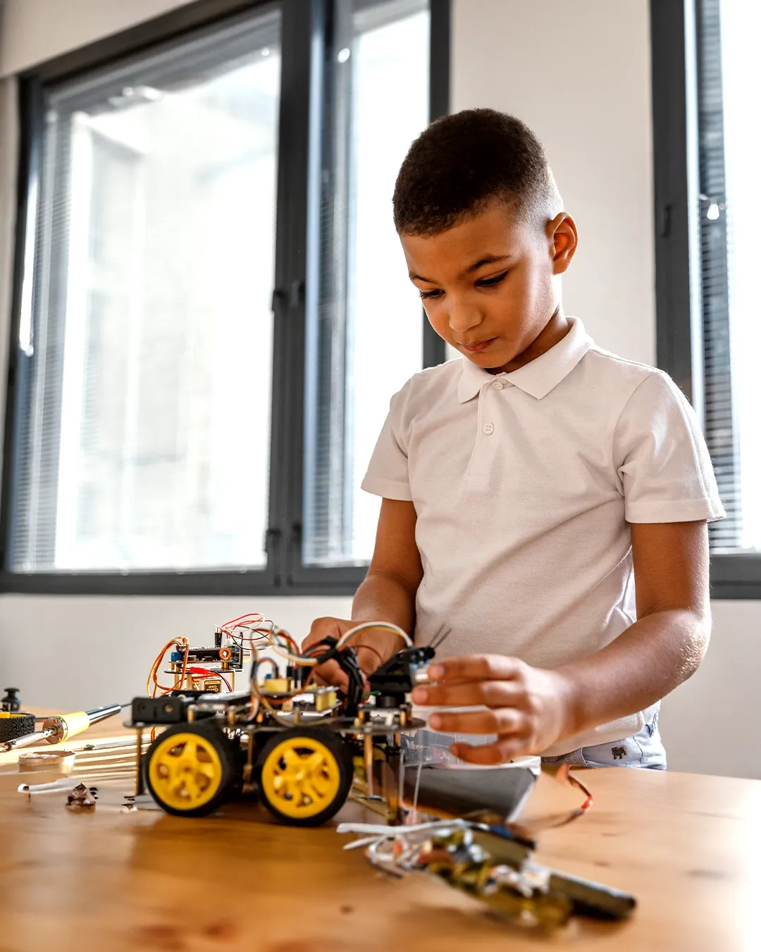 MakenBreak Toys founder-team Neeraj Sharma and Mansi Gupta building STEM toys for hands-on learning