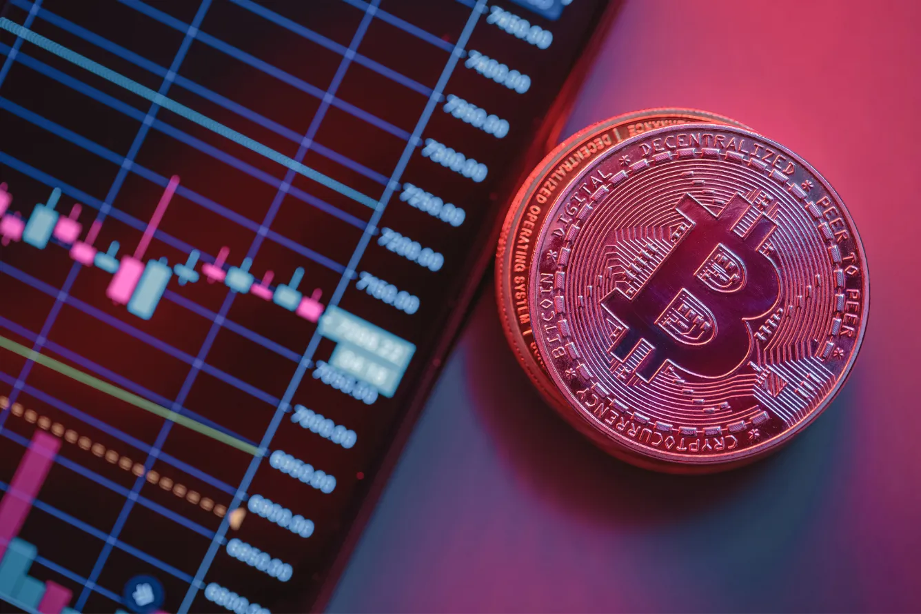 Bitcoin halving event with Ordinals and Runes protocol
