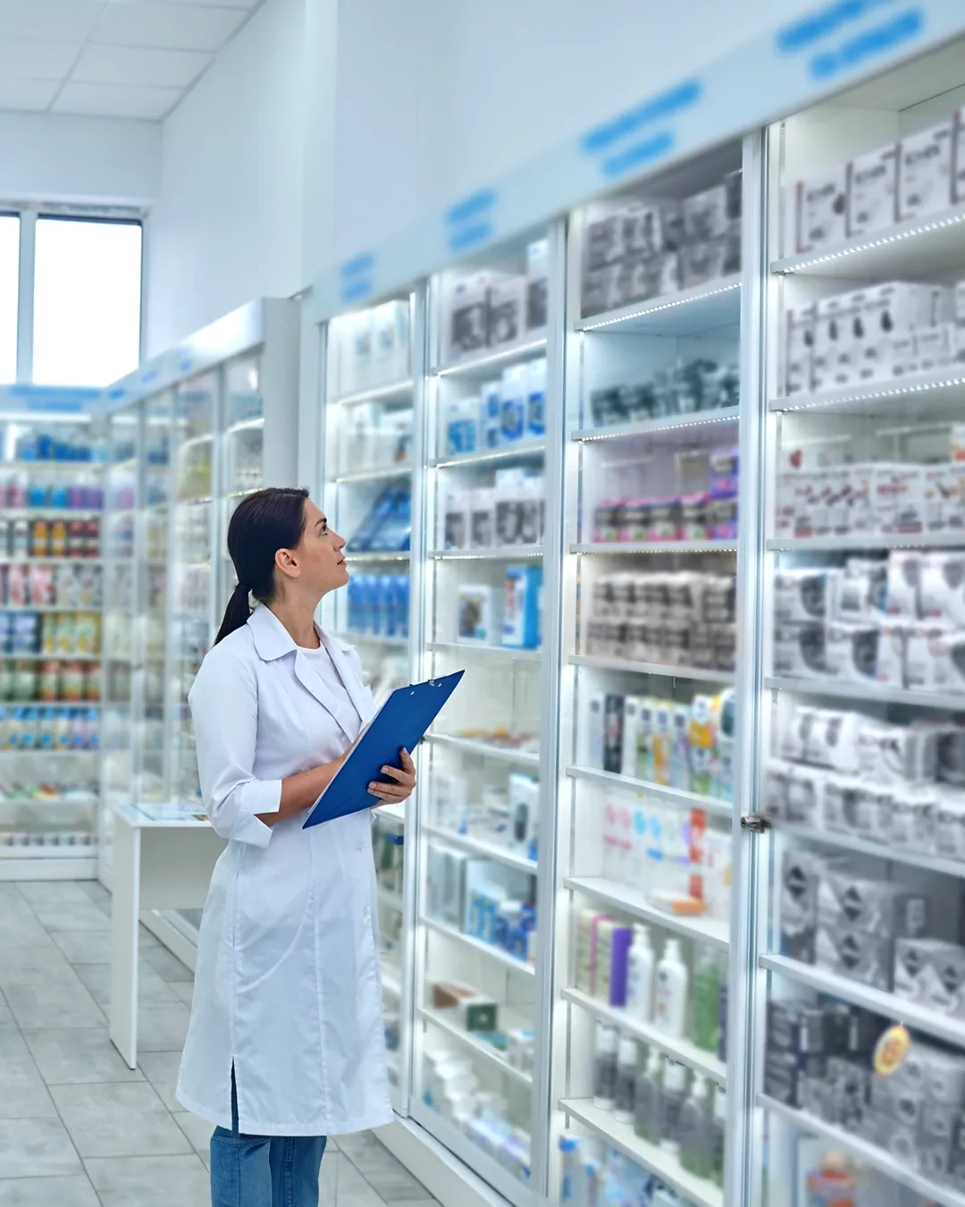 KemNet founder Morẹ́nikẹ́ Ẹniọlá Ọláòṣebìkan with reformulated medications tailored for patient groups