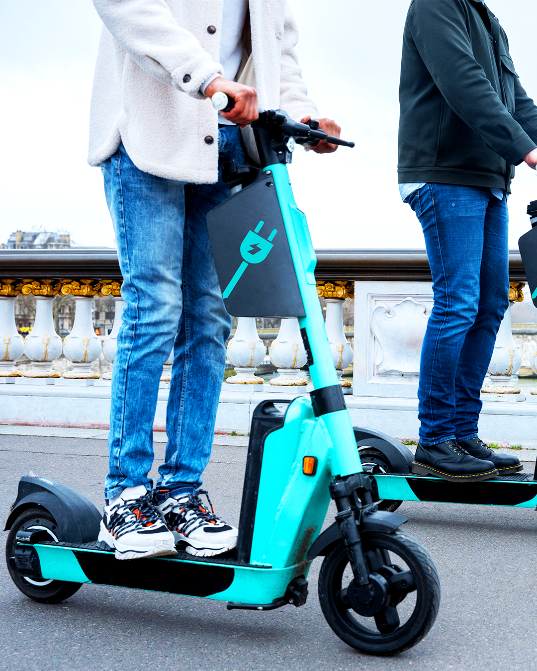 Zip-Zapping on Electric Scooter Through the City with Grow